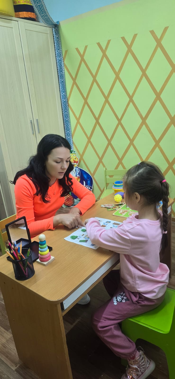 Логопед маманының баламен жеке жұмысы. Индивидуальная работа специалиста-логопеда с ребенком.