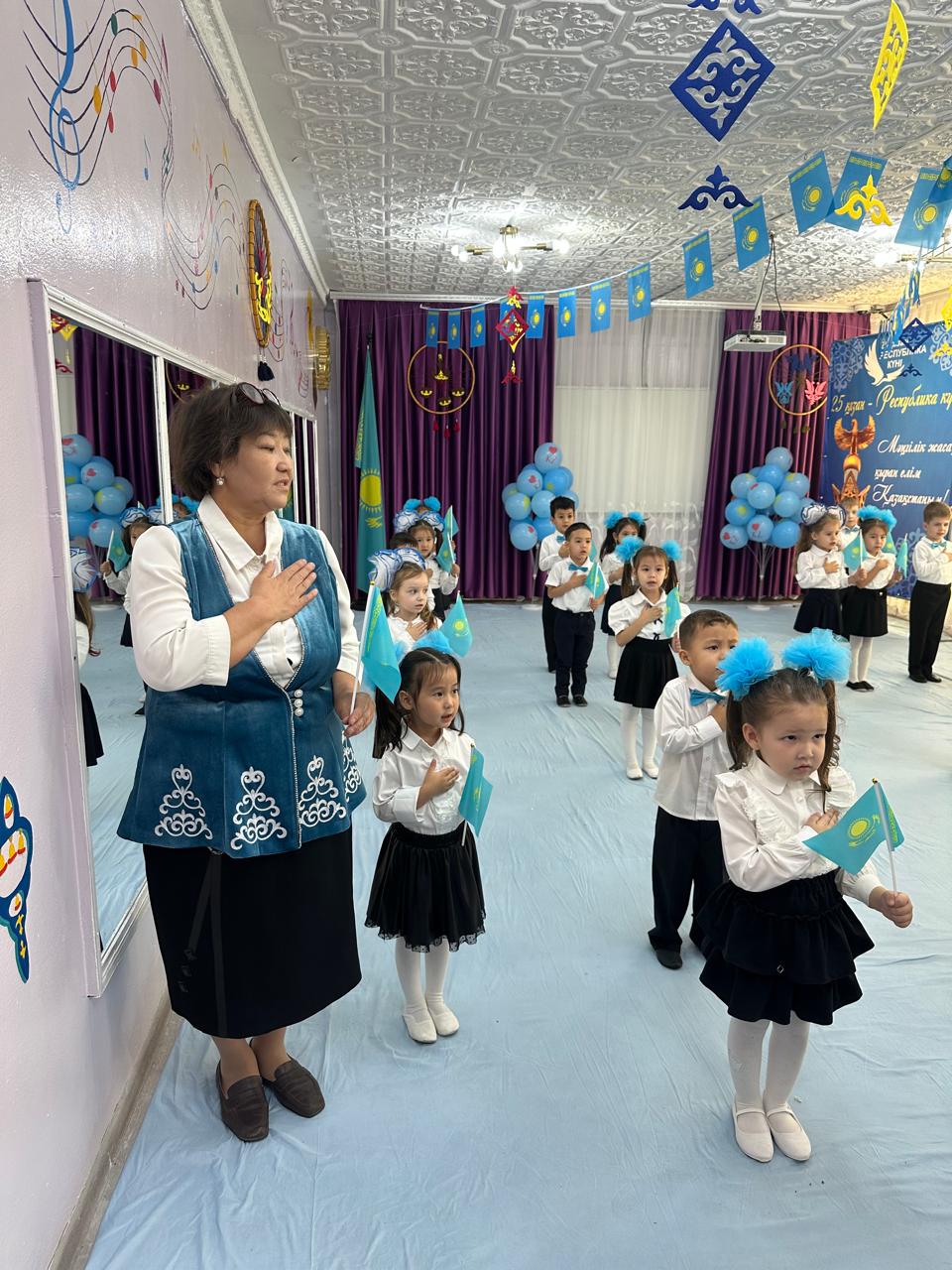 25-қазан Республика күні.